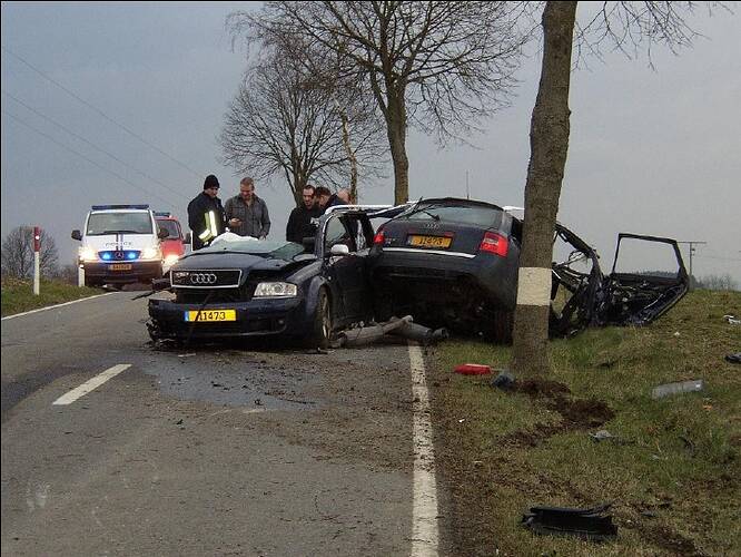 accident-audi-rs6-2-728
